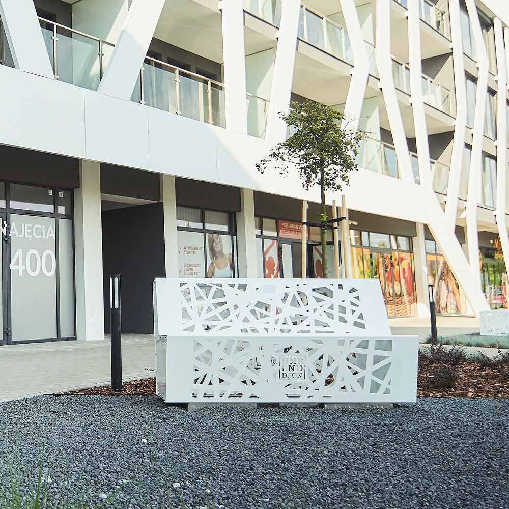 Współczesna mała architektura zaskakuje rozbudowanymi funkcjonalnościami. Poznaj nowoczesne meble miejskie